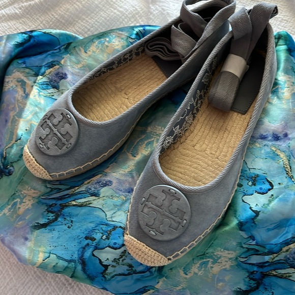 Tory Burch Suede Sandals Size 9 New in Box. - Picture 1 of 6